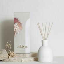 Load image into Gallery viewer, Sweet Dewberry &amp; Clove Wood Diffuser
